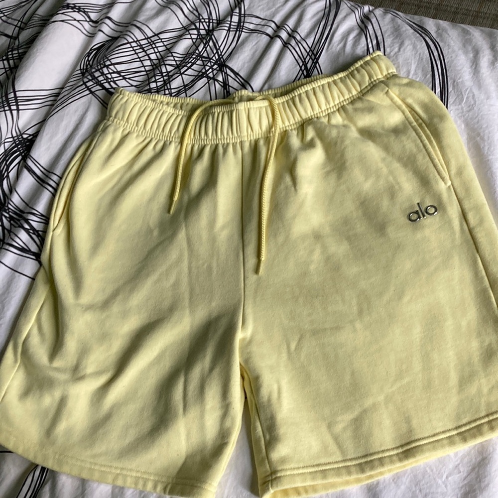ALO yoga shorts size L